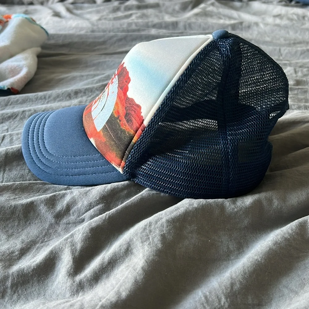 The North Face Scenic Red and Blue Cap truckers hat one size fors all - Picture 4 of 6